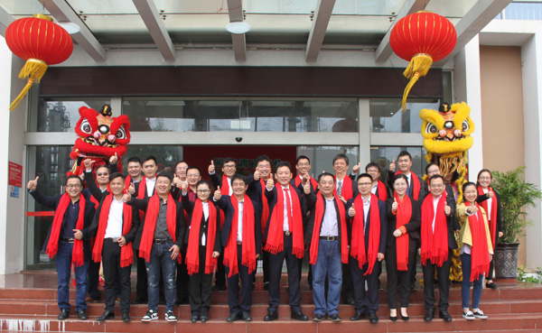 千秋偉業(yè)添錦繡 萬里鵬程展宏圖 —— 常青樹舞獅獻(xiàn)瑞賀新春，歡天喜地迎開工！