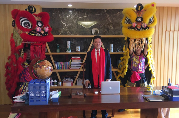 千秋偉業(yè)添錦繡 萬里鵬程展宏圖 —— 常青樹舞獅獻(xiàn)瑞賀新春，歡天喜地迎開工！