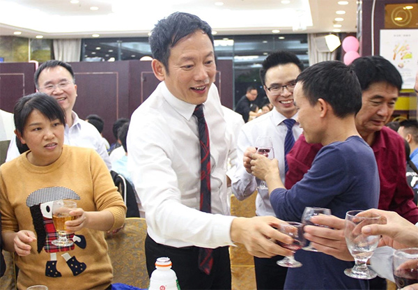 不負(fù)韶華，砥礪奮進(jìn)，共筑青春夢(mèng)，活力常青樹(shù)